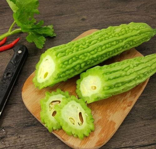 金静怡吃瓜  第1张